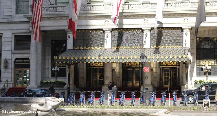 the au plaza
